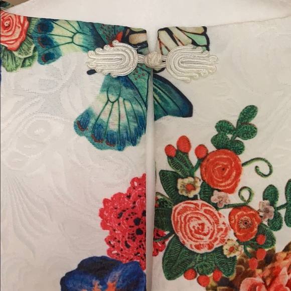 🆕! This dress is gorgeous and the mannequin isn’t doing it justice 🙈 - Picture 4 of 5